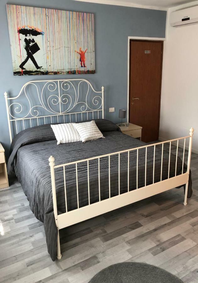 Irides Rooms A Un Passo Dai Parchi Divertimento لاتيزي المظهر الخارجي الصورة
